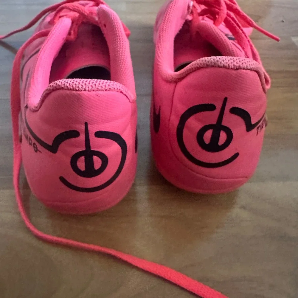 Nike Tiempo‎ Soccer Cleats Pink Youth Size 4.5Y Indoor Turf Shoes